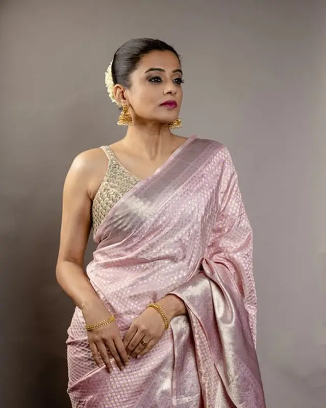 PRIYAMANI IN SOUTH INDIAN TRADITIONAL PINK SAREE SLEEVELESS BLOUSE 10